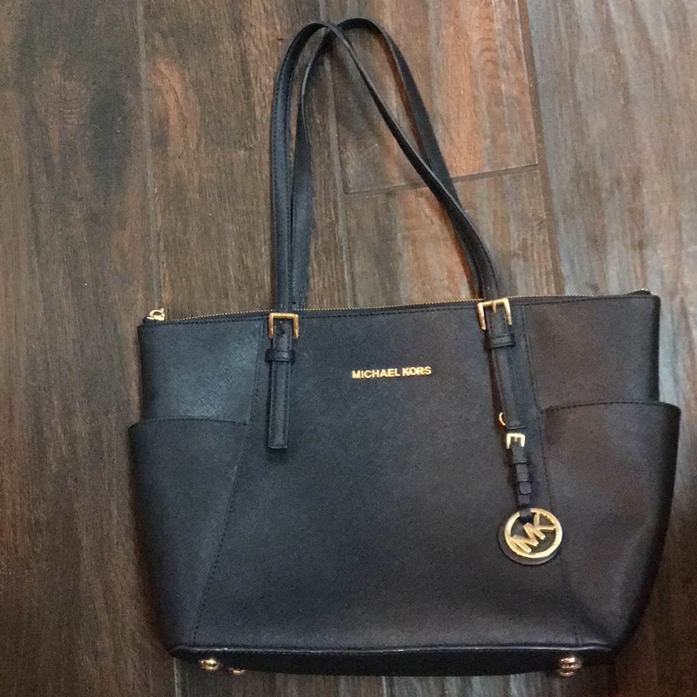 Micheal Kors purse